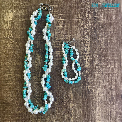 Necklace displayed flat showing an approximate 42 cm length and proportional bead spacing. Bracelet circular layout emphasizing comfort fit and flexible design.