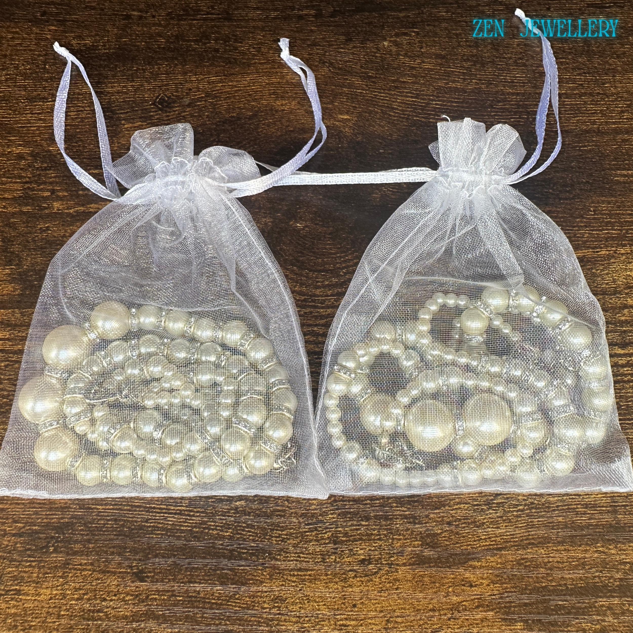The PEARL KISS set arranged in a circle to highlight the symmetry of the pearls and sparkling crystal accents.
