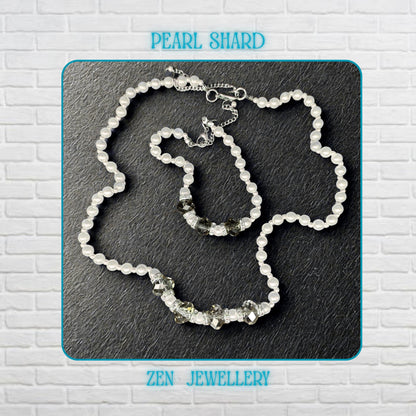 Close-up of PEARL SHARD necklace showing white pearls and transparent white Austrian crystals with a silver clasp. The silver chain closure and extension chain add a refined finishing touch. The jewellery set creates a feminine, romantic, and timeless appearance inspired by bridal fashion and classic pearl jewellery styling.