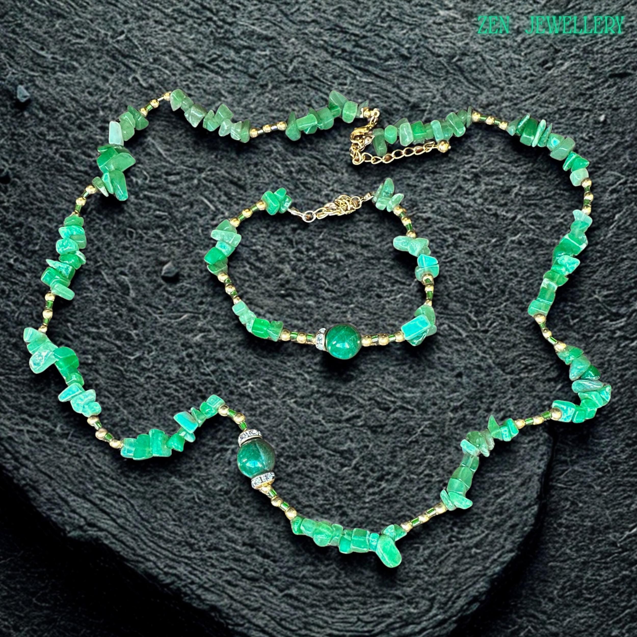Handmade green crystal necklace with textured gemstone chips and rhinestone focal bead designed for boho, summer, and romantic styling. Close-up image of green jade chips paired with warm golden beads, creating contrast between earthy gemstones and luxurious metallic shine.