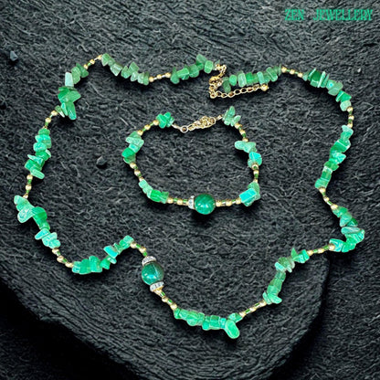 Handmade green crystal necklace with textured gemstone chips and rhinestone focal bead designed for boho, summer, and romantic styling. Close-up image of green jade chips paired with warm golden beads, creating contrast between earthy gemstones and luxurious metallic shine.