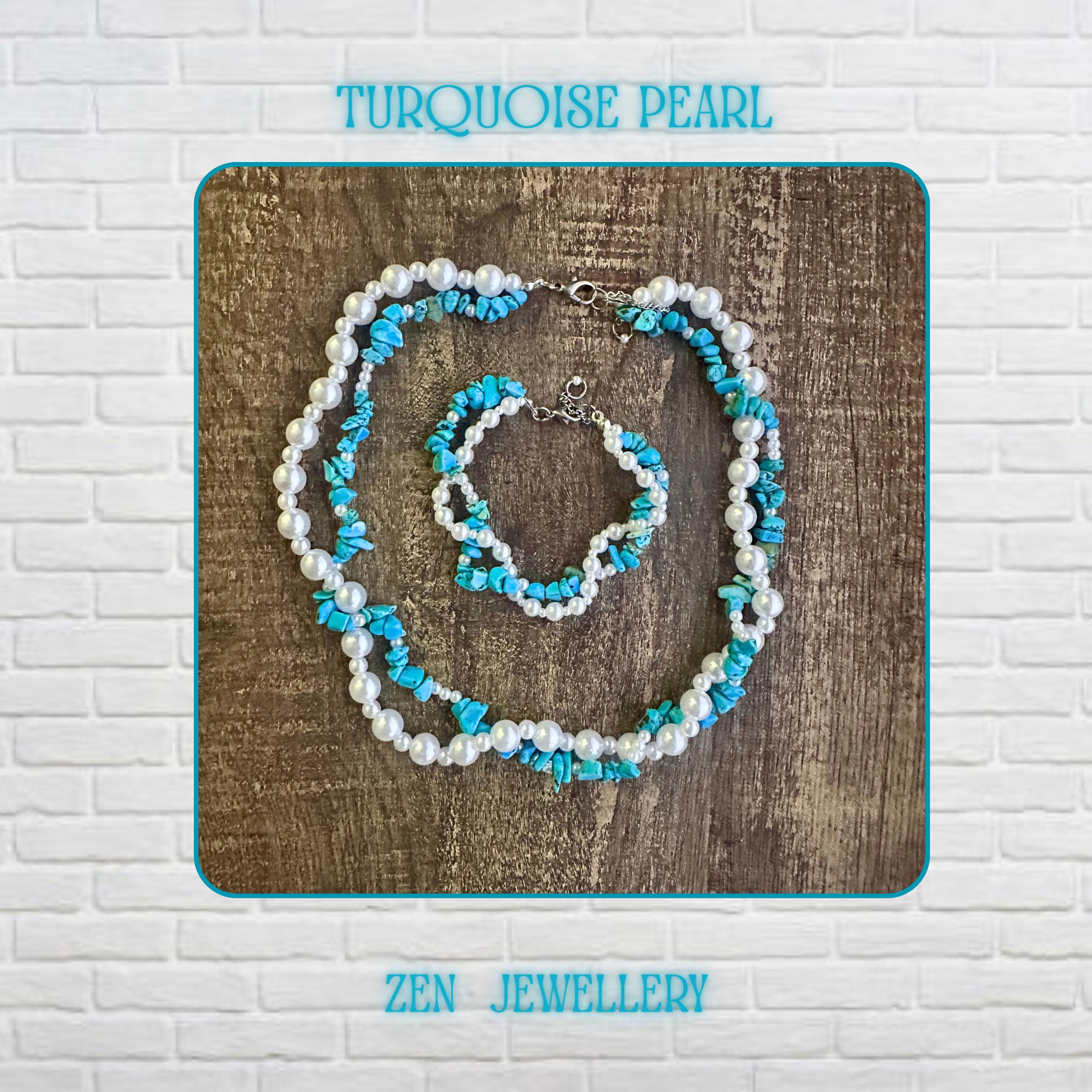 Turquoise pearl necklace and bracelet set displayed on rustic wooden surface with visible turquoise chips and glossy white pearls forming two strands, sterling silver clasp visible, showing natural textures and full matching set composition with necklace approximately 42 cm and bracelet 20 cm.